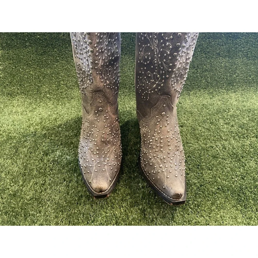 Cowgirl Boots Women’s Size 8M Studded Embroidered Floral Gray